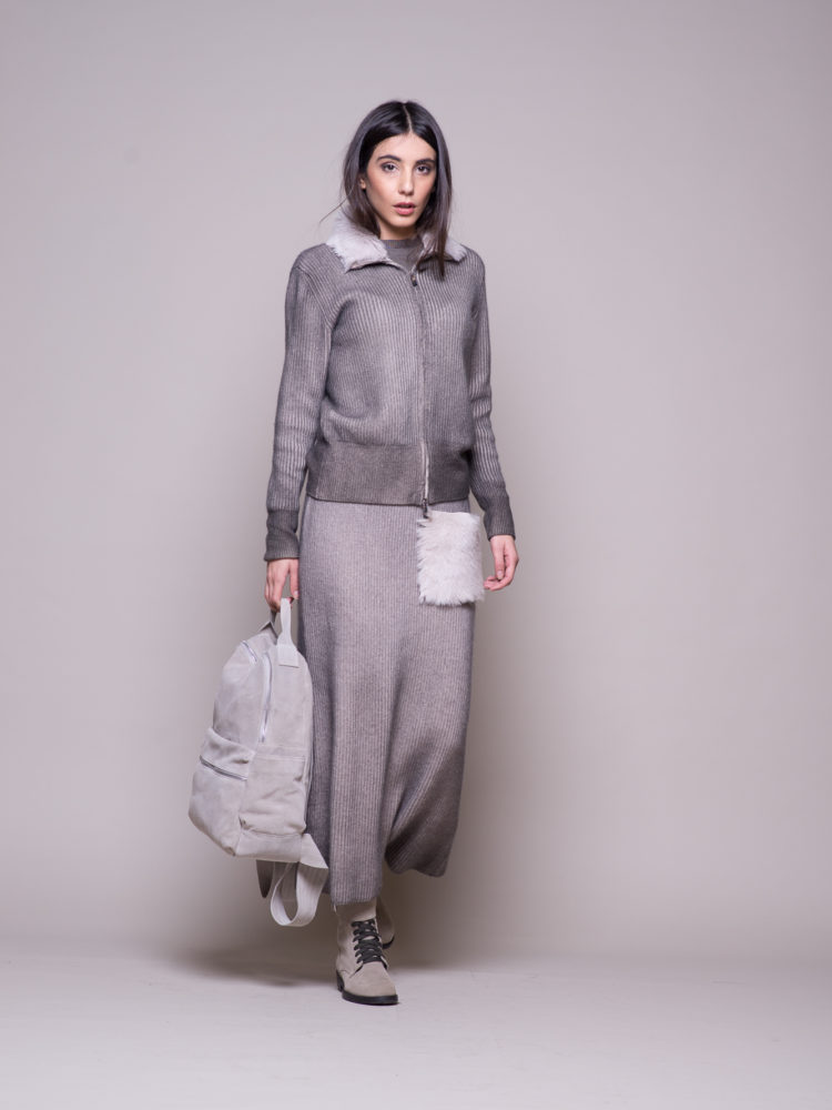 SWEATER-DSF17013 T-SHIRT-DXT17192 SKIRT-DSF17015 BACKPACK-UXT17138 SHOES-8833